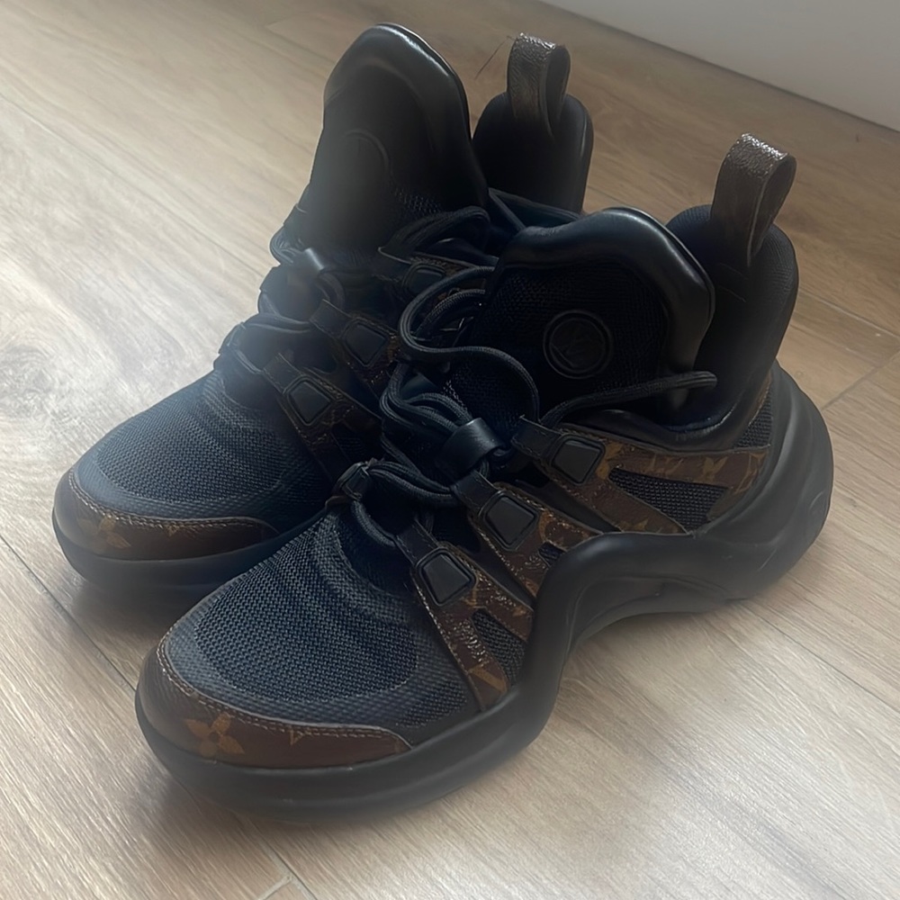 Louis Vuitton Size 38 Black & Brown Monogram LV arch light sneaker